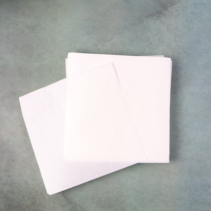Stack of white, grease-resistant non-stick food paper sheets, size 220x220 mm