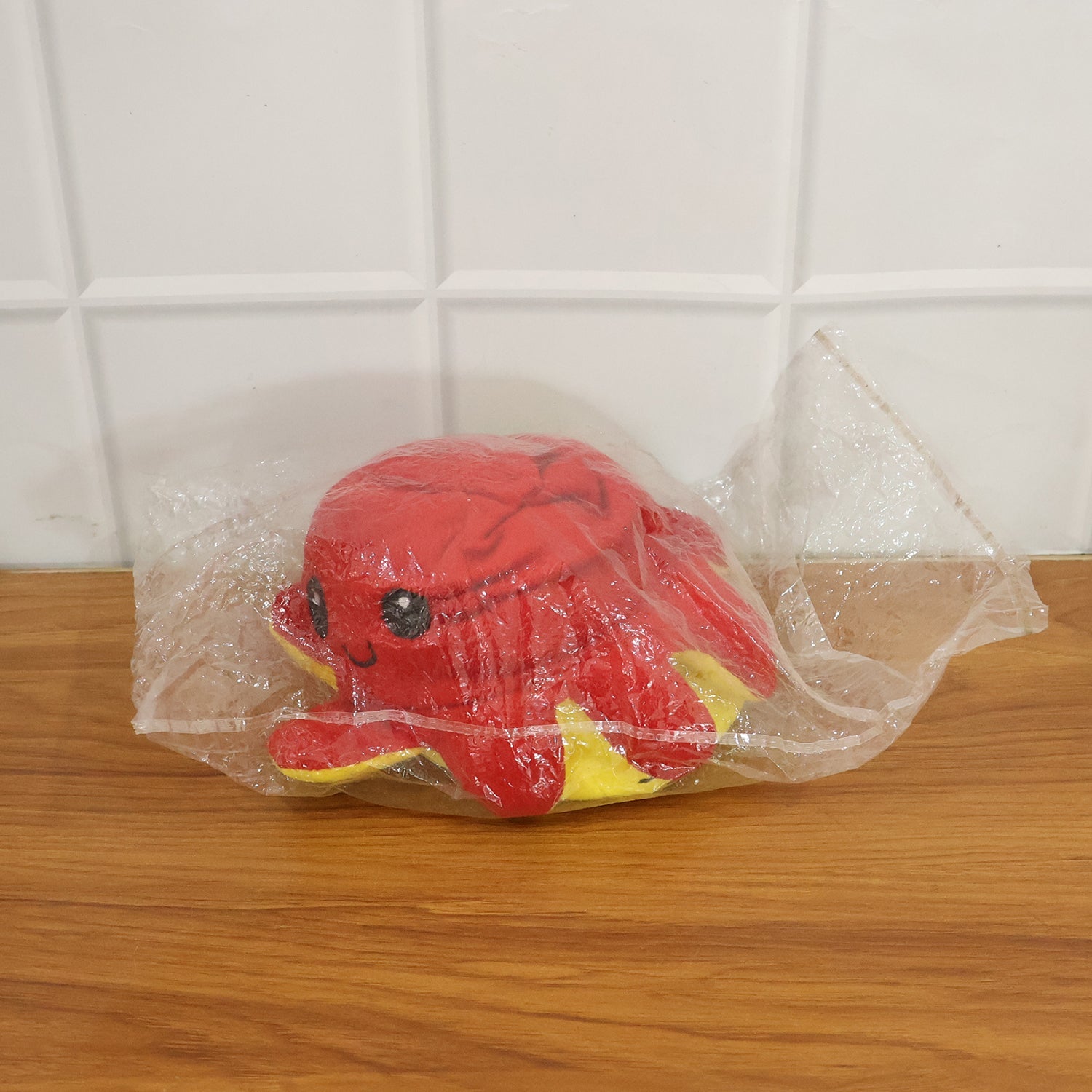 Portable reversible octopus plush toy for mood expression and stress relief